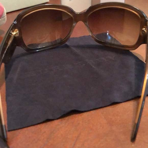 BURBERRY SUNGLASSES - Picture 8 of 10
